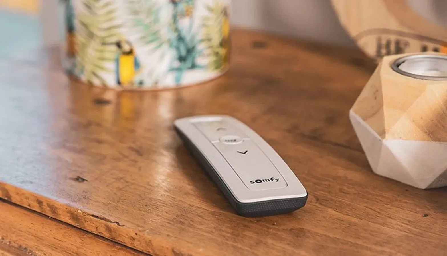 Somfy Situo handheld remote on a wood table